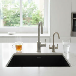 K PURE - מערכת תת־כיורית חם\קר עם ברז צד